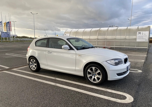 BMW Seria 1 cena 22500 przebieg: 211000, rok produkcji 2011 z Miłosław małe 301